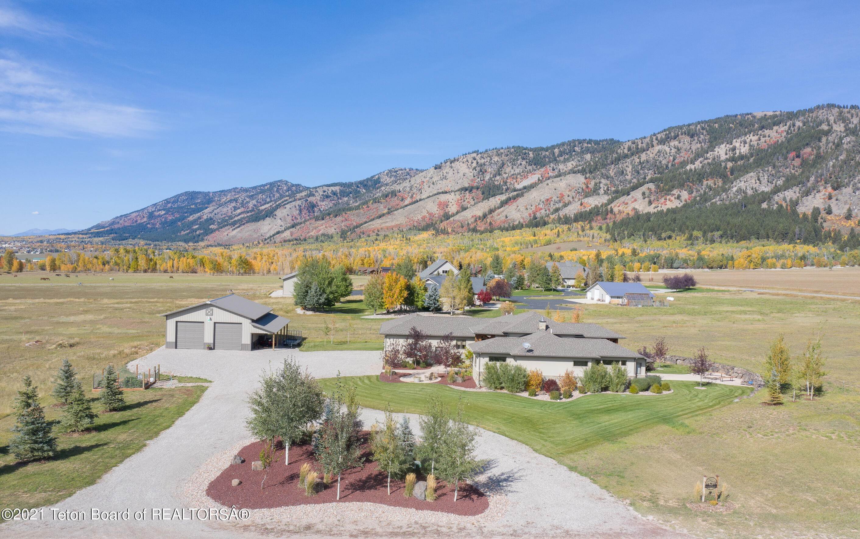 9. Single Family Homes for Sale at 60 SHOOTING STAR Drive 60 SHOOTING STAR Drive Thayne, Wyoming 83127 United States