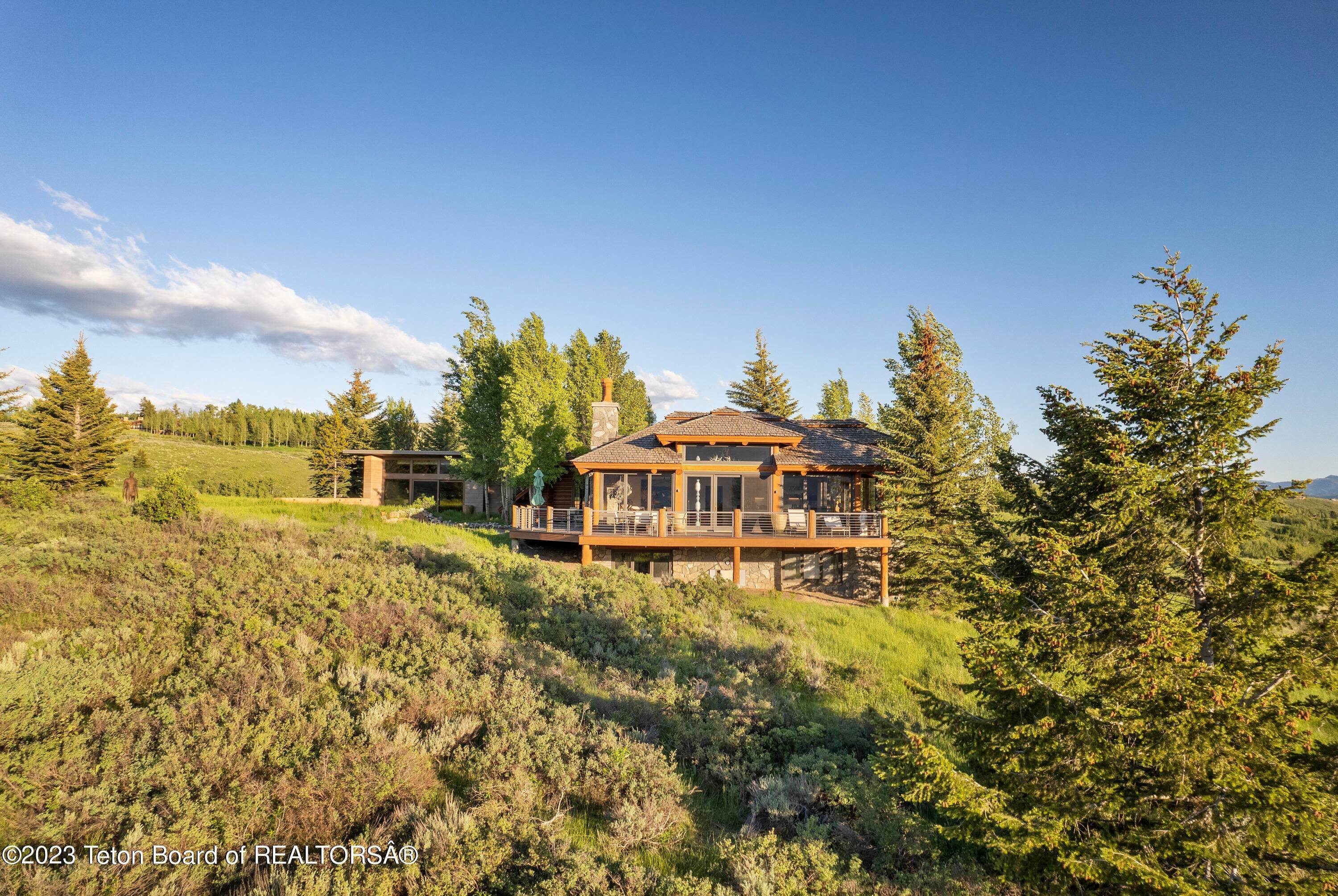 16. Single Family Homes for Sale at 2745 TRADER Road 2745 TRADER Road Jackson, Wyoming 83001 United States