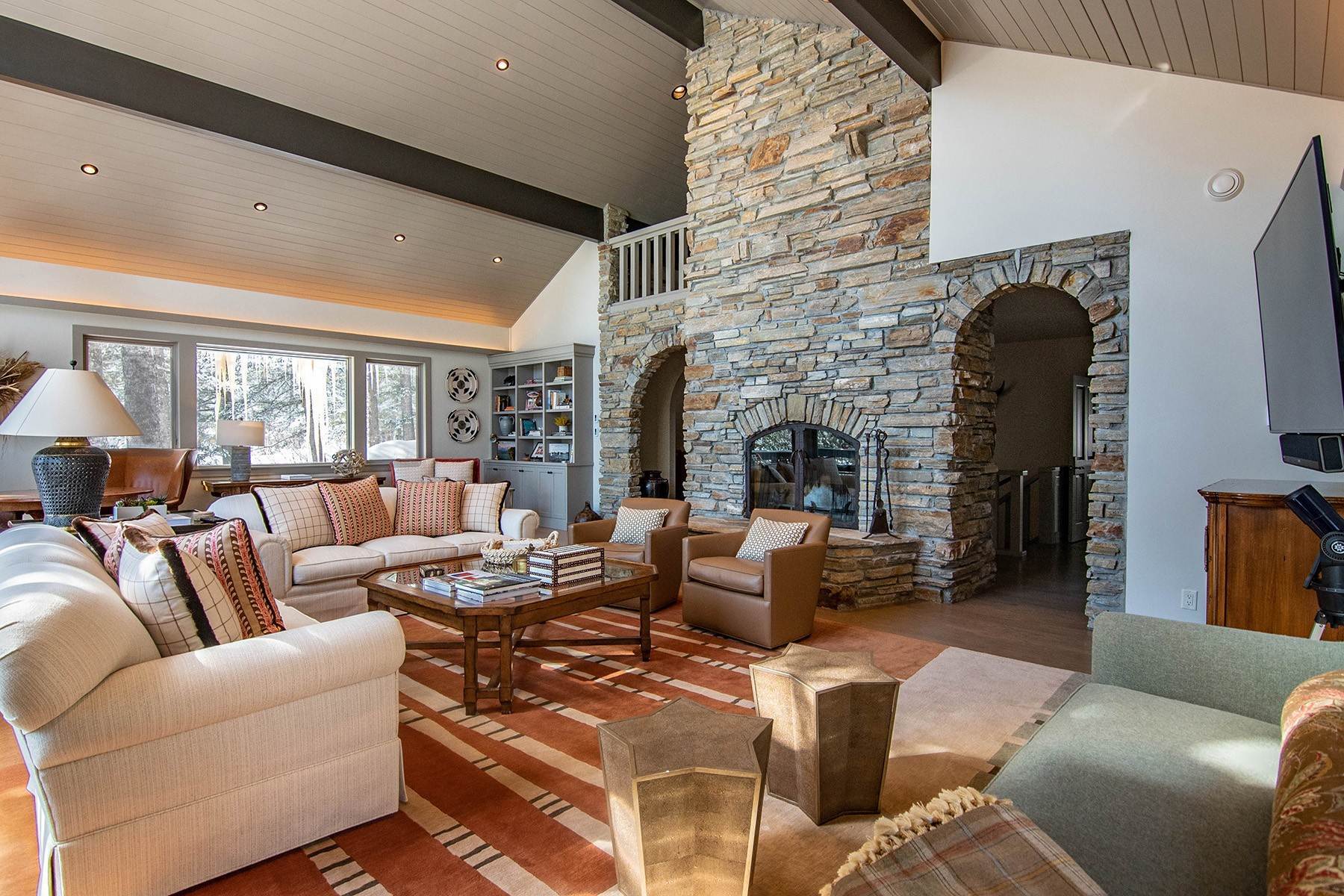 9. Single Family Homes for Sale at Sublette Ridge Ski Lodge 3745 W Curtis Drive Teton Village, Wyoming 83025 United States