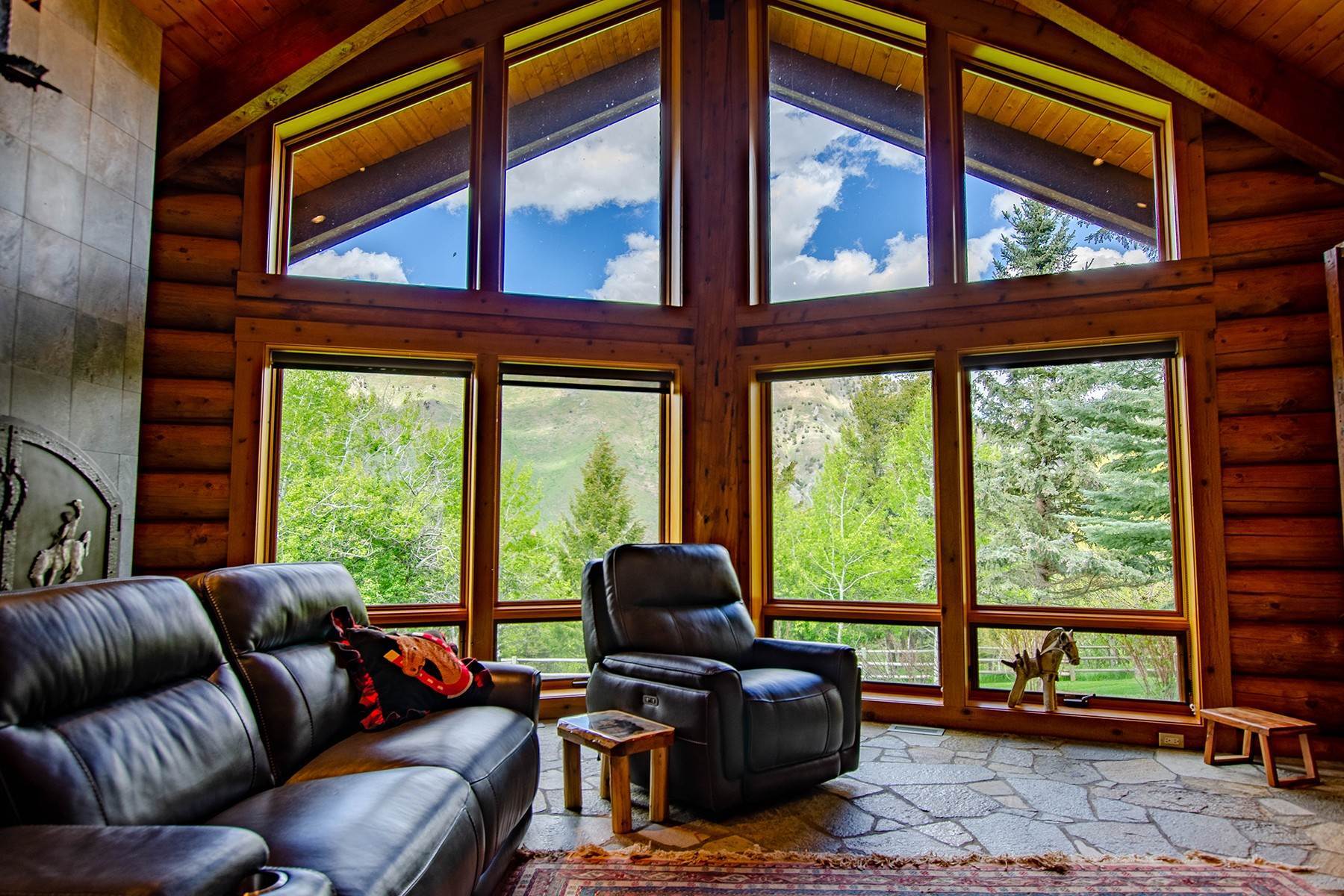 25. Single Family Homes for Sale at Elevated Sanctuary Close to Town 6325 S Squaw Creek Road Jackson, Wyoming 83001 United States