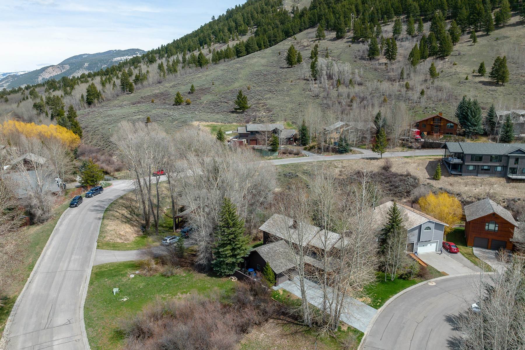 36. Single Family Homes for Sale at Charming Home in Hidden Ranch 2010 Hidden Ranch Road Jackson, Wyoming 83001 United States