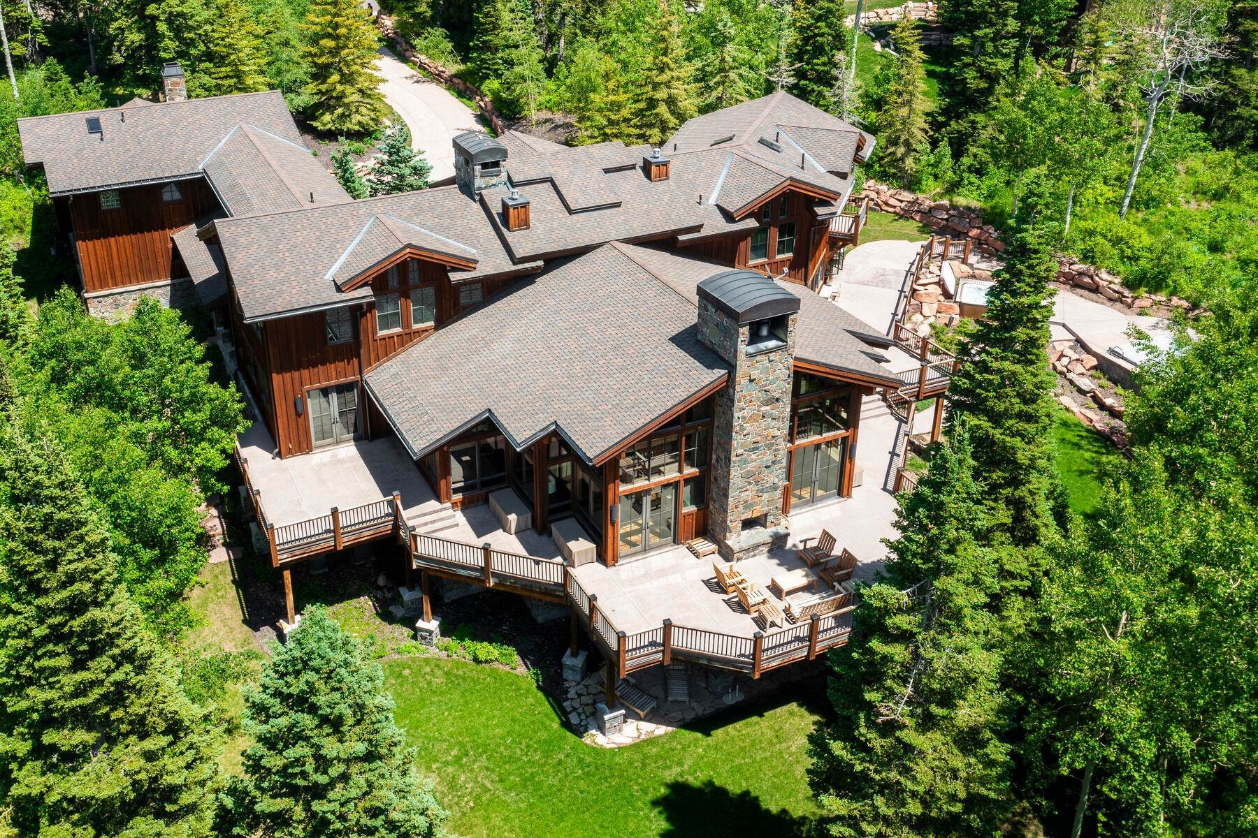 Property 为 销售 在 Timeless Ski in and Out Colony Retreat, Park City Utah 101 White Pine Canyon Road 帕克城, 犹他州 84060 美国