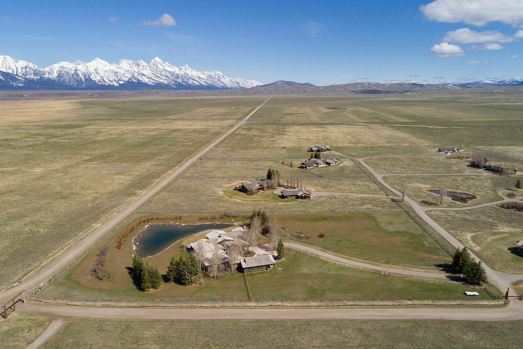 26. Single Family Homes for Sale at North Nowlin Trail 2055 N Nowlin Trail Jackson, Wyoming 83001 United States