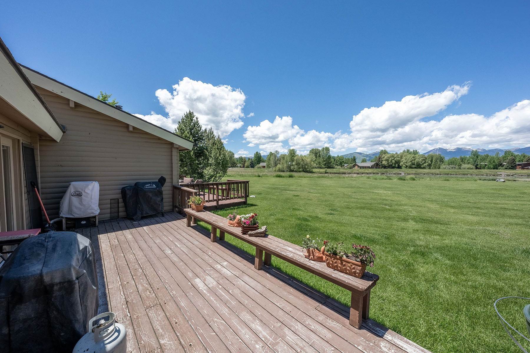 24. Townhouse for Sale at 3 Bedroom Cedarwoods Townhome 1655 W Big Trail Drive, #703 Jackson, Wyoming 83001 United States
