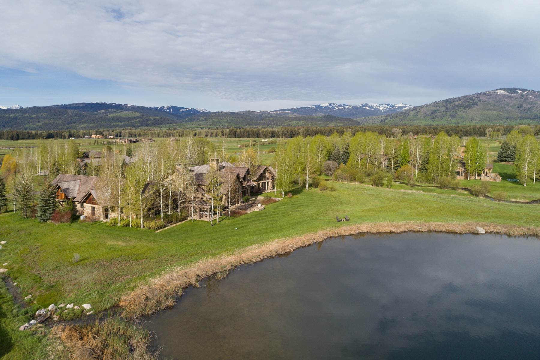 39. Single Family Homes for Sale at Luxury Estate in 3 Creek 2130 S Blue Crane Drive Jackson, Wyoming 83001 United States