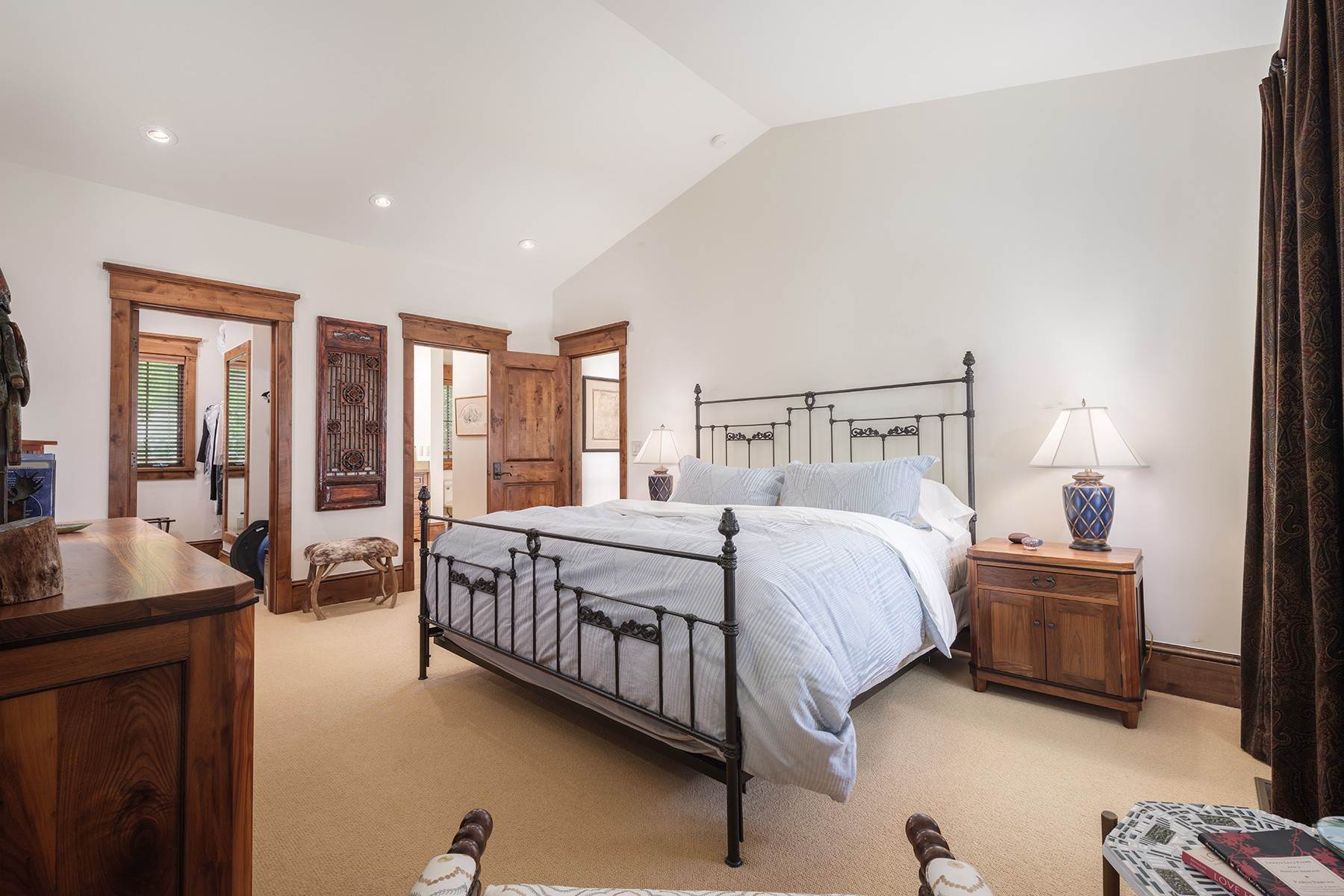 21. Single Family Homes for Sale at Refined Elegance in the Gill Addition 175 Moran Street Jackson, Wyoming 83001 United States