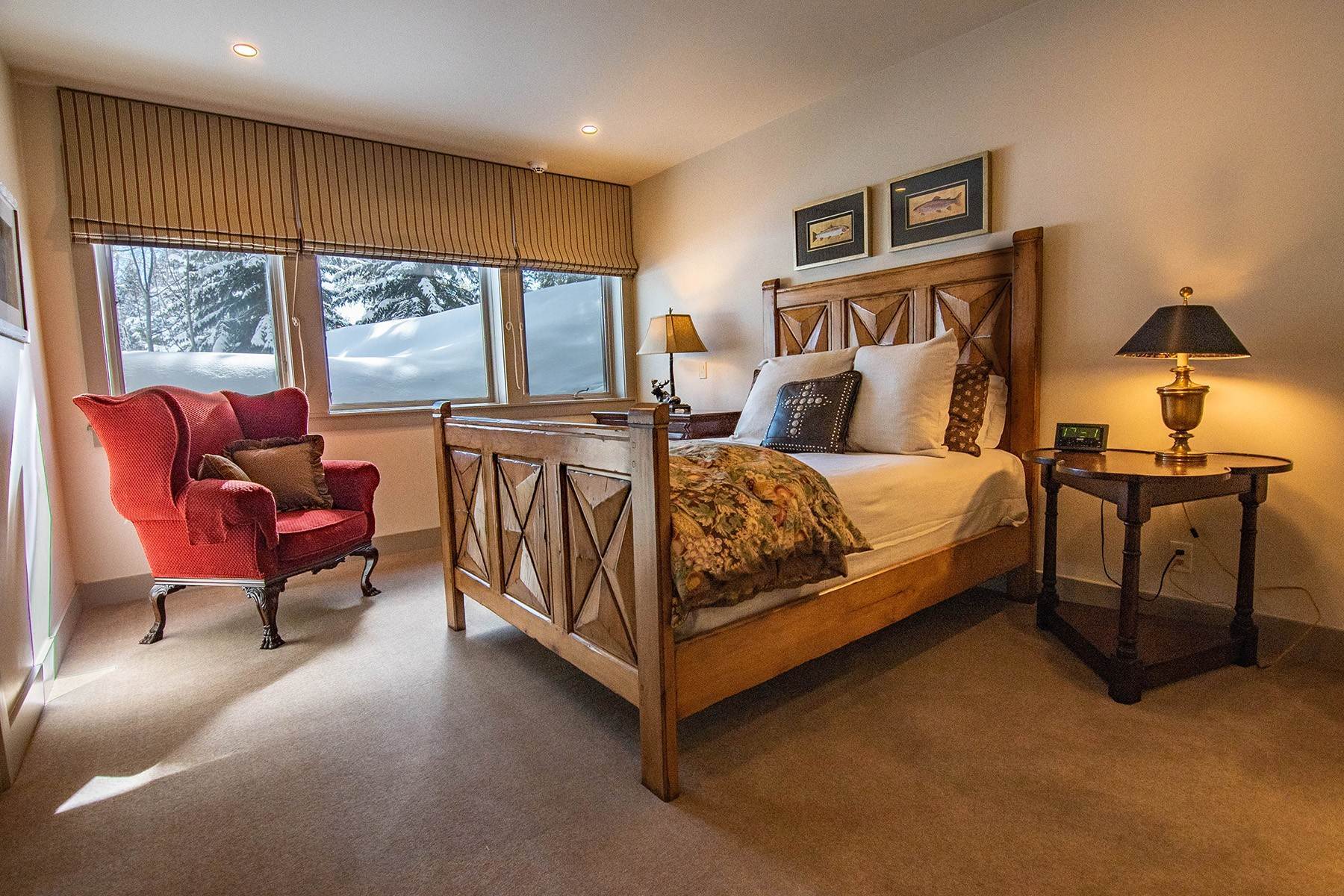 35. Single Family Homes for Sale at Sublette Ridge Ski Lodge 3745 W Curtis Drive Teton Village, Wyoming 83025 United States