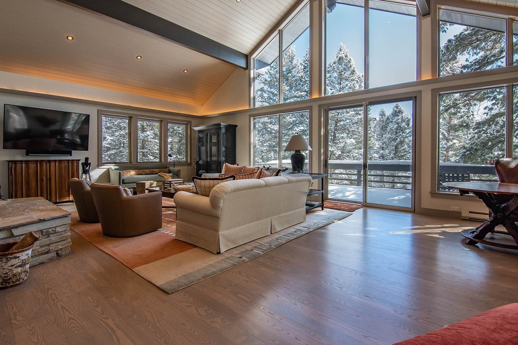 9. Single Family Homes for Sale at Sublette Ridge Ski Lodge 3745 W Curtis Drive Teton Village, Wyoming 83025 United States