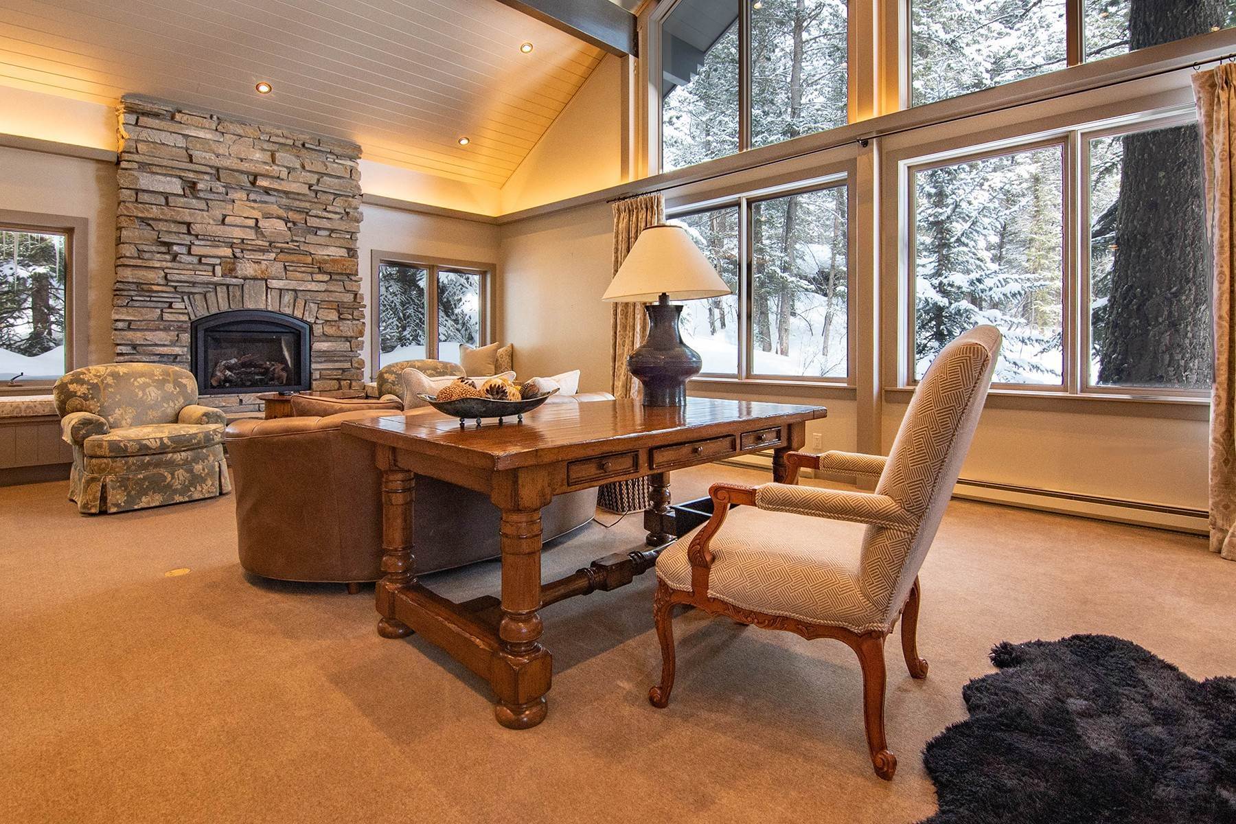 23. Single Family Homes for Sale at Sublette Ridge Ski Lodge 3745 W Curtis Drive Teton Village, Wyoming 83025 United States