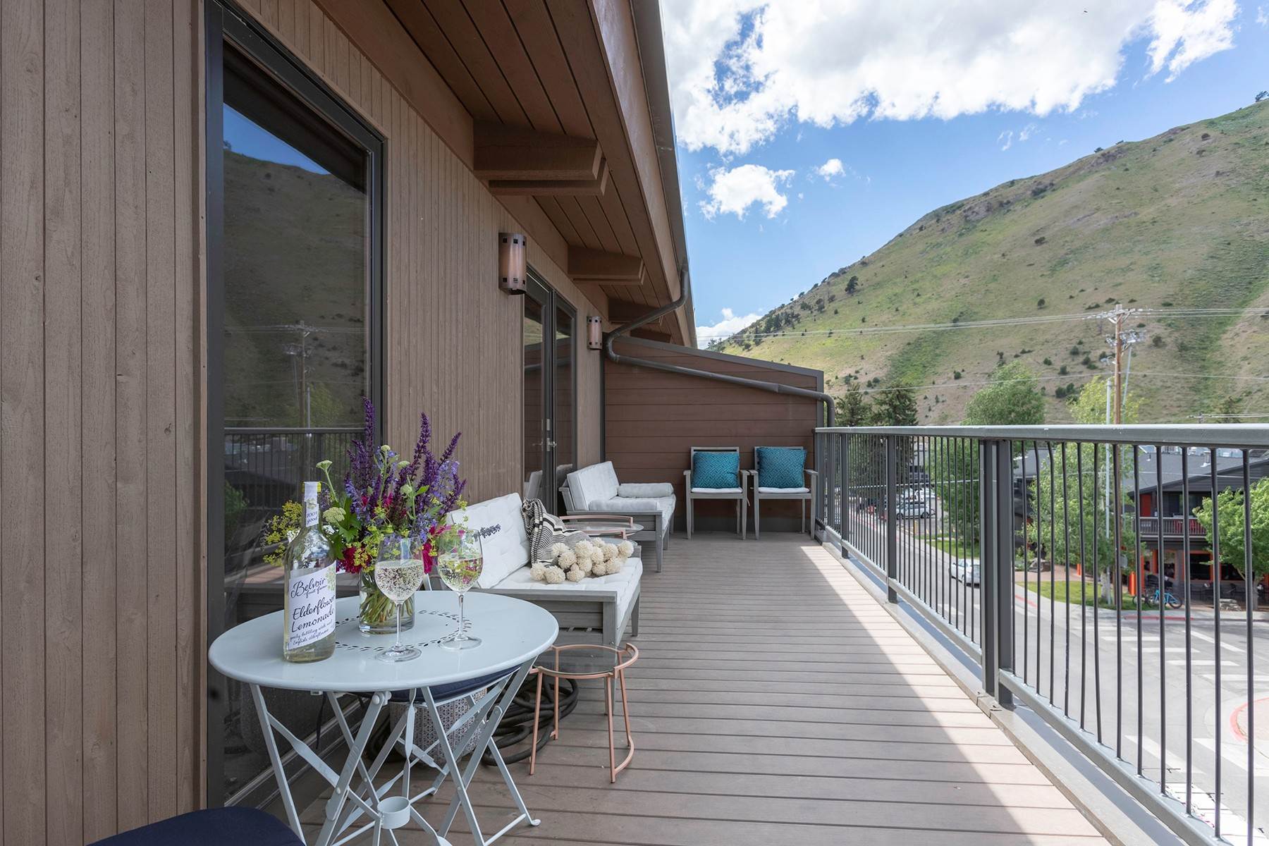 34. Condominiums for Sale at In Town Urban-Inspired Living 270 W Pearl Avenue, #301 Jackson, Wyoming 83001 United States