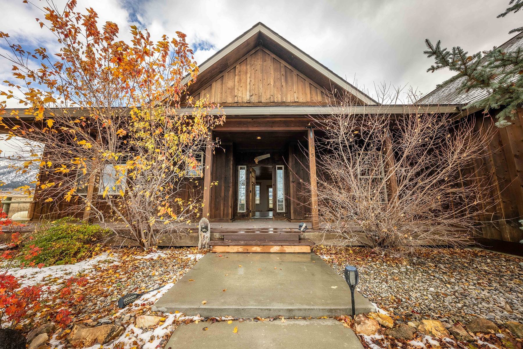 Property en Newly Remodeled Home on 4.8 Acres 215 Freedom Lane Freedom, Wyoming 83120 Estados Unidos