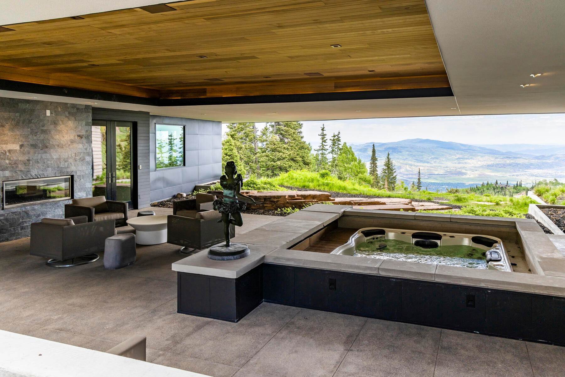 31. Single Family Homes for Sale at Magnificent Modern Architecture With Unobstructed Down Valley Views 143 White Pine Canyon Road Park City, Utah 84060 United States