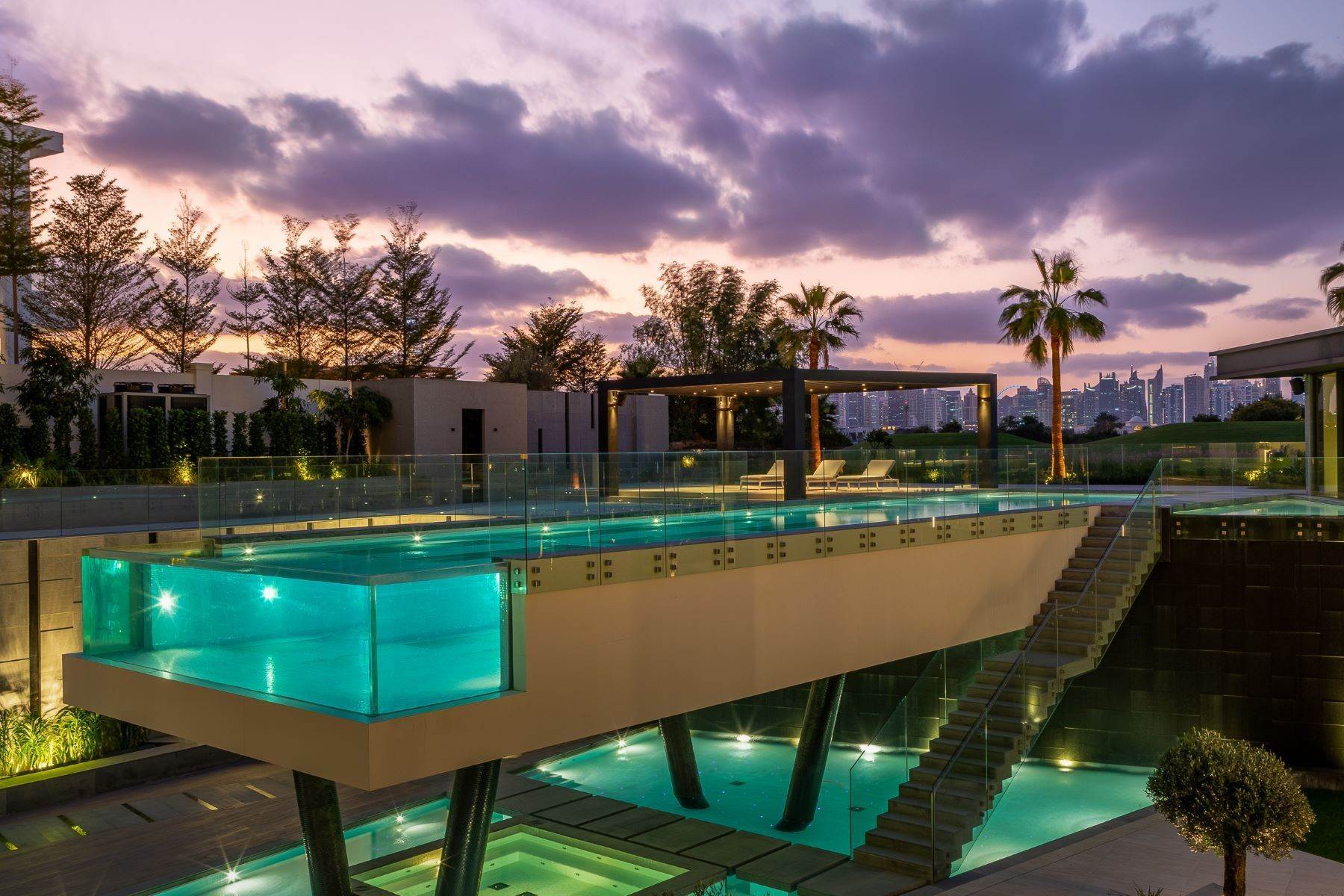 28. Single Family Homes for Sale at Lavishly Spectacular Luxury Villa in Emirates Hills Dubai, Dubai United Arab Emirates