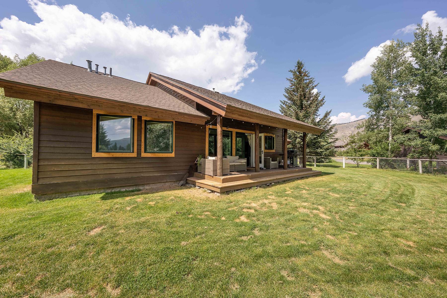 4. Single Family Homes for Sale at 4130 Balsam Lane Jackson, Wyoming 83001 United States