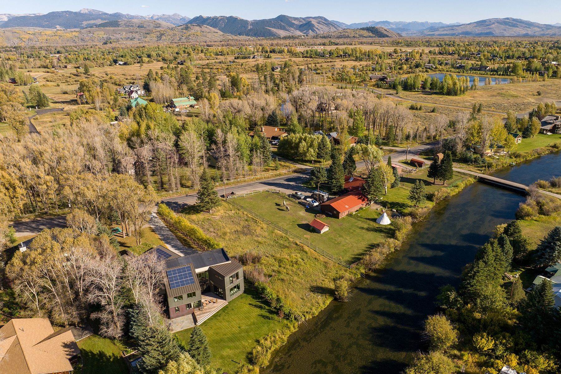 44. Single Family Homes for Sale at Mountain Modern - Fish Creek Frontage 2075 N Fish Creek Road Wilson, Wyoming 83014 United States