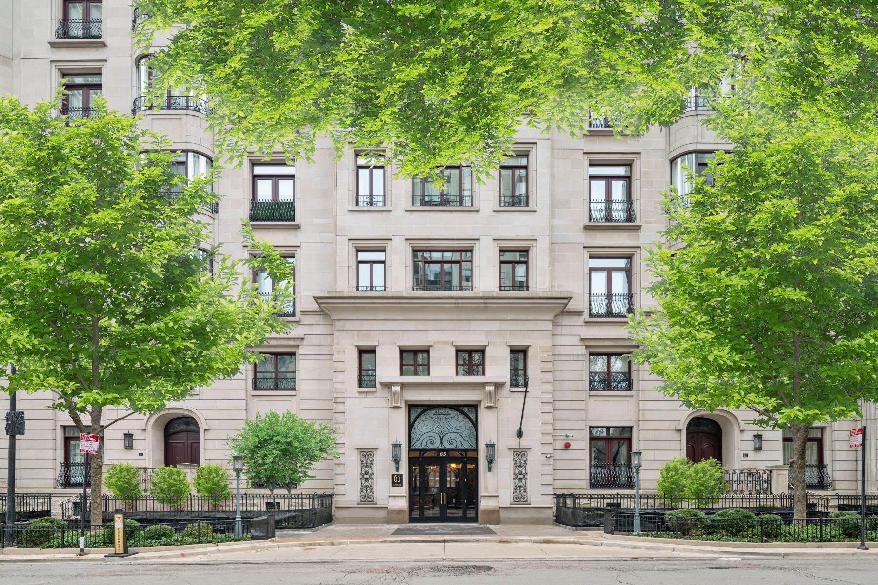 Condominiums for Sale at Pinnacle of Elegance 65 E Goethe Street, Unit 3N Chicago, Illinois 60610 United States