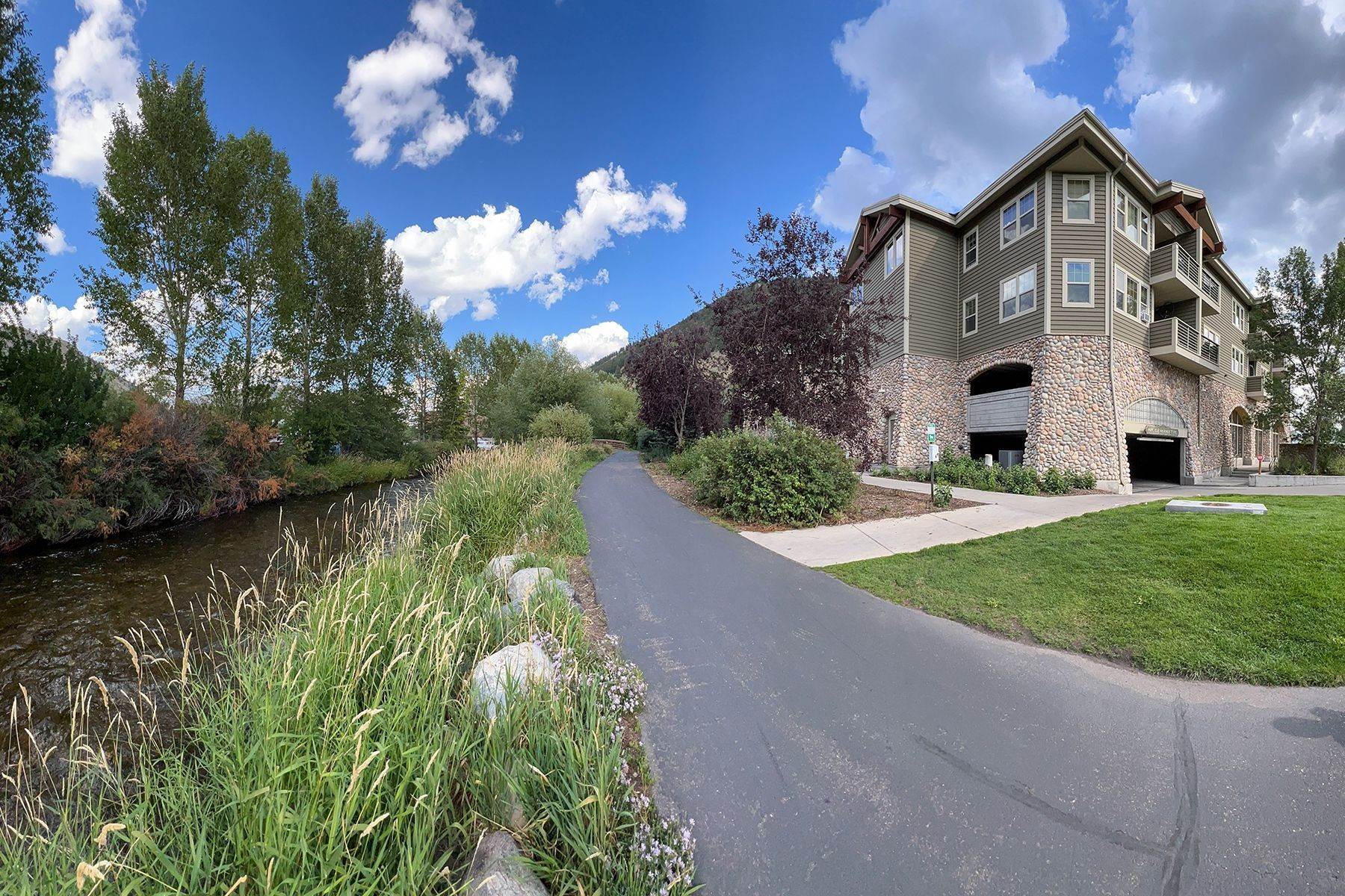Condominiums for Sale at Spacious Condo Overlooking Flat Creek 1325 S Highway 89, #318 Jackson, Wyoming 83001 United States
