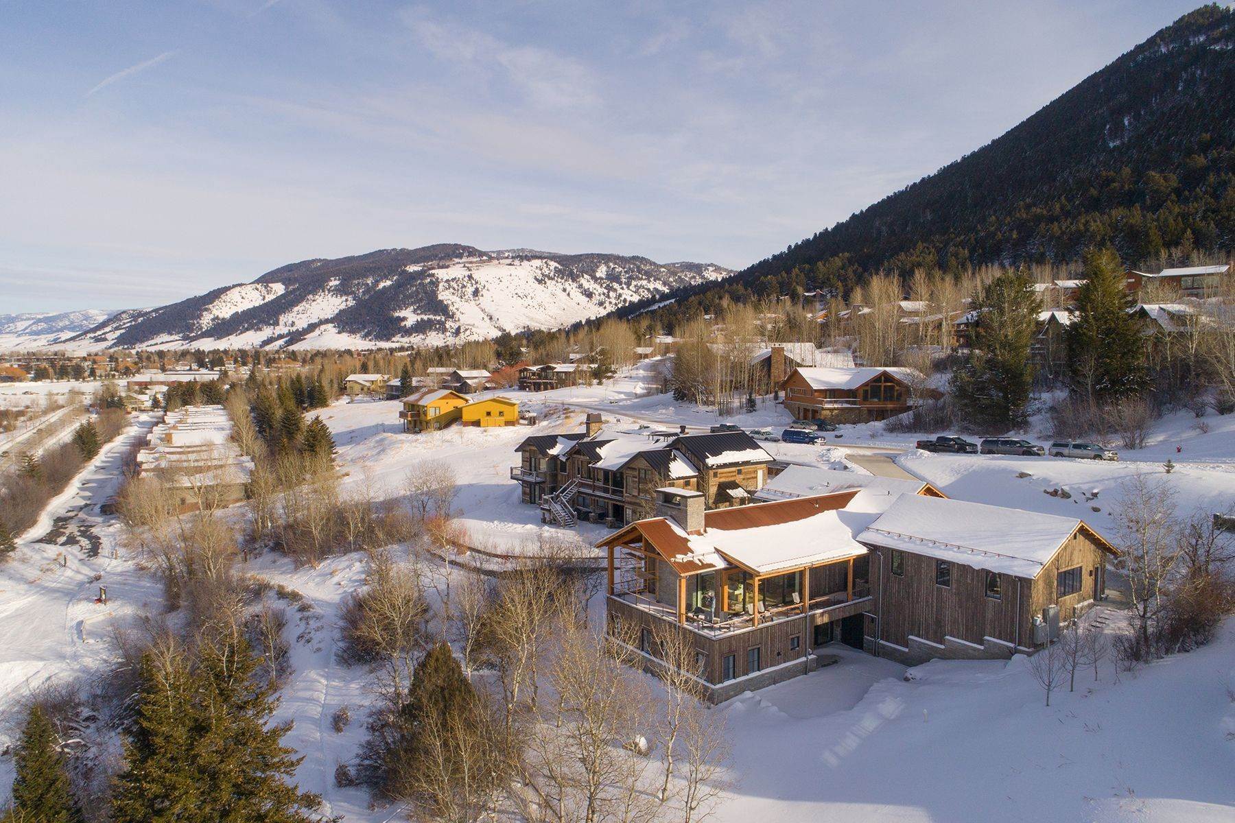 30. Single Family Homes for Sale at New Luxury Home in Jackson Hole 705 Rodeo Drive Jackson, Wyoming 83001 United States