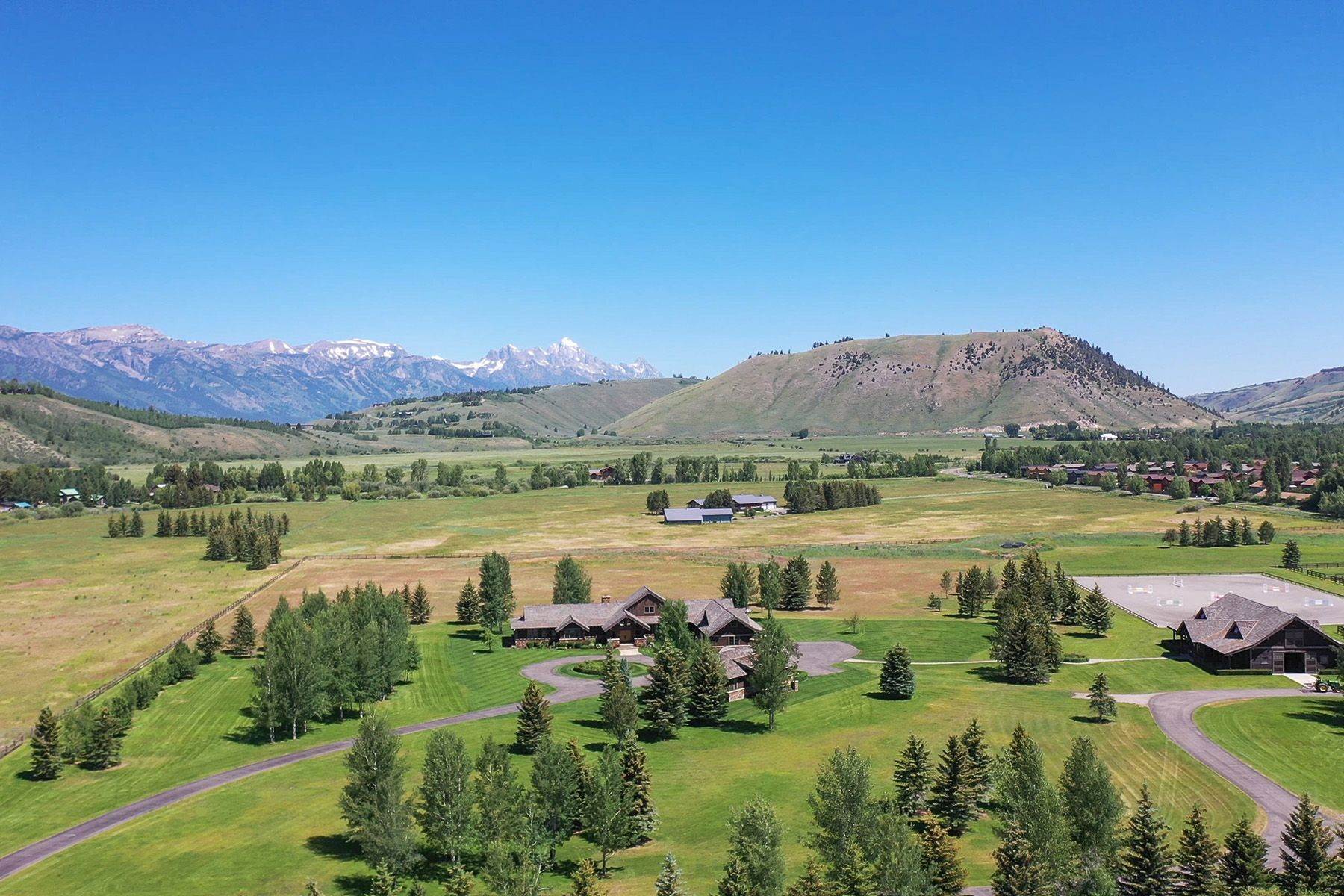 34. Single Family Homes for Sale at Equestrian Estate 2765 W Dairy Lane Jackson, Wyoming 83001 United States