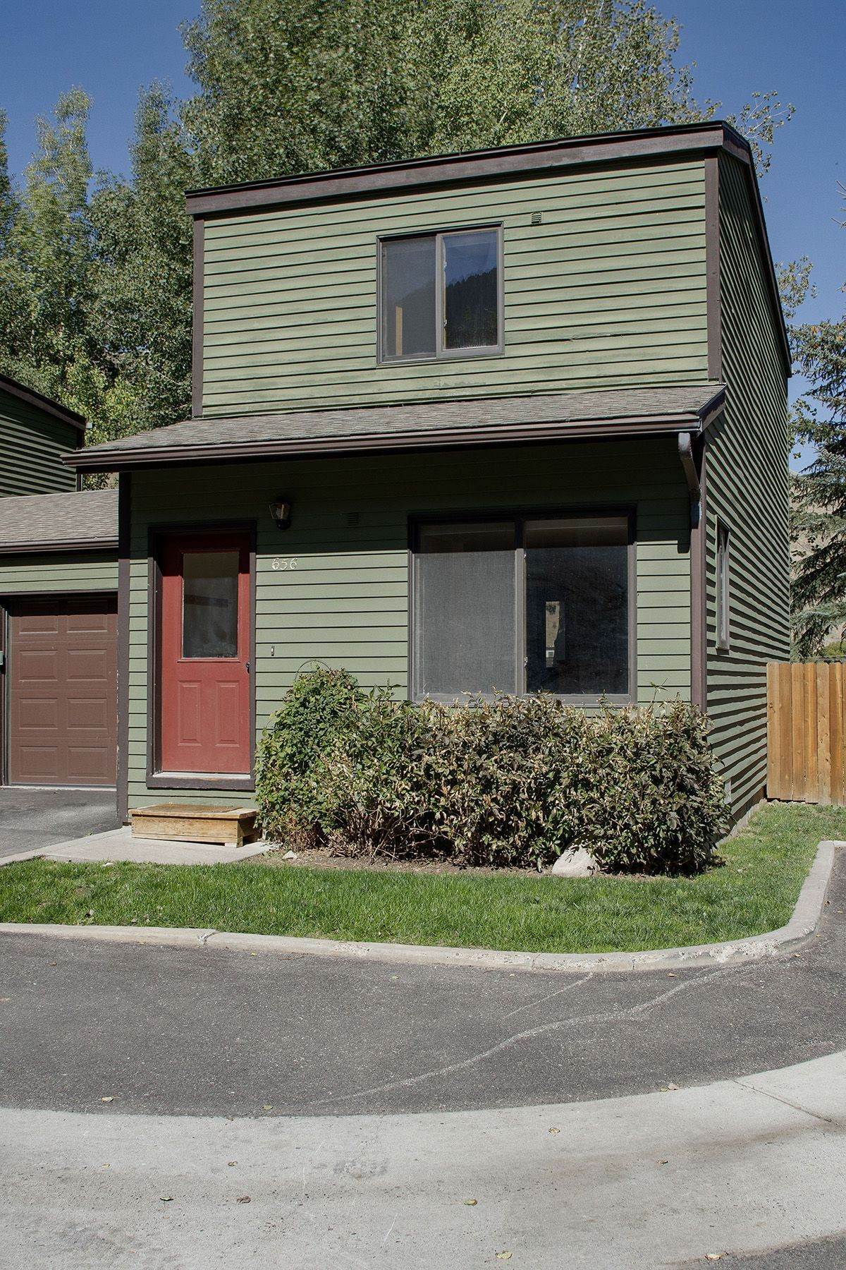 19. Townhouse for Sale at 656 Flat Creek Drive Jackson, Wyoming 83001 United States