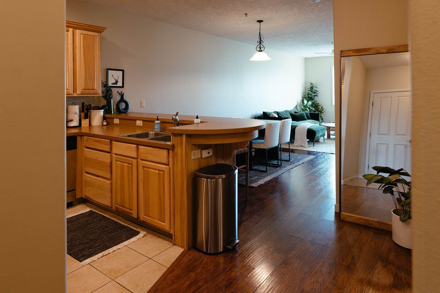 21. Condominiums for Sale at Spacious Condo Overlooking Flat Creek 1325 S Highway 89, #318 Jackson, Wyoming 83001 United States