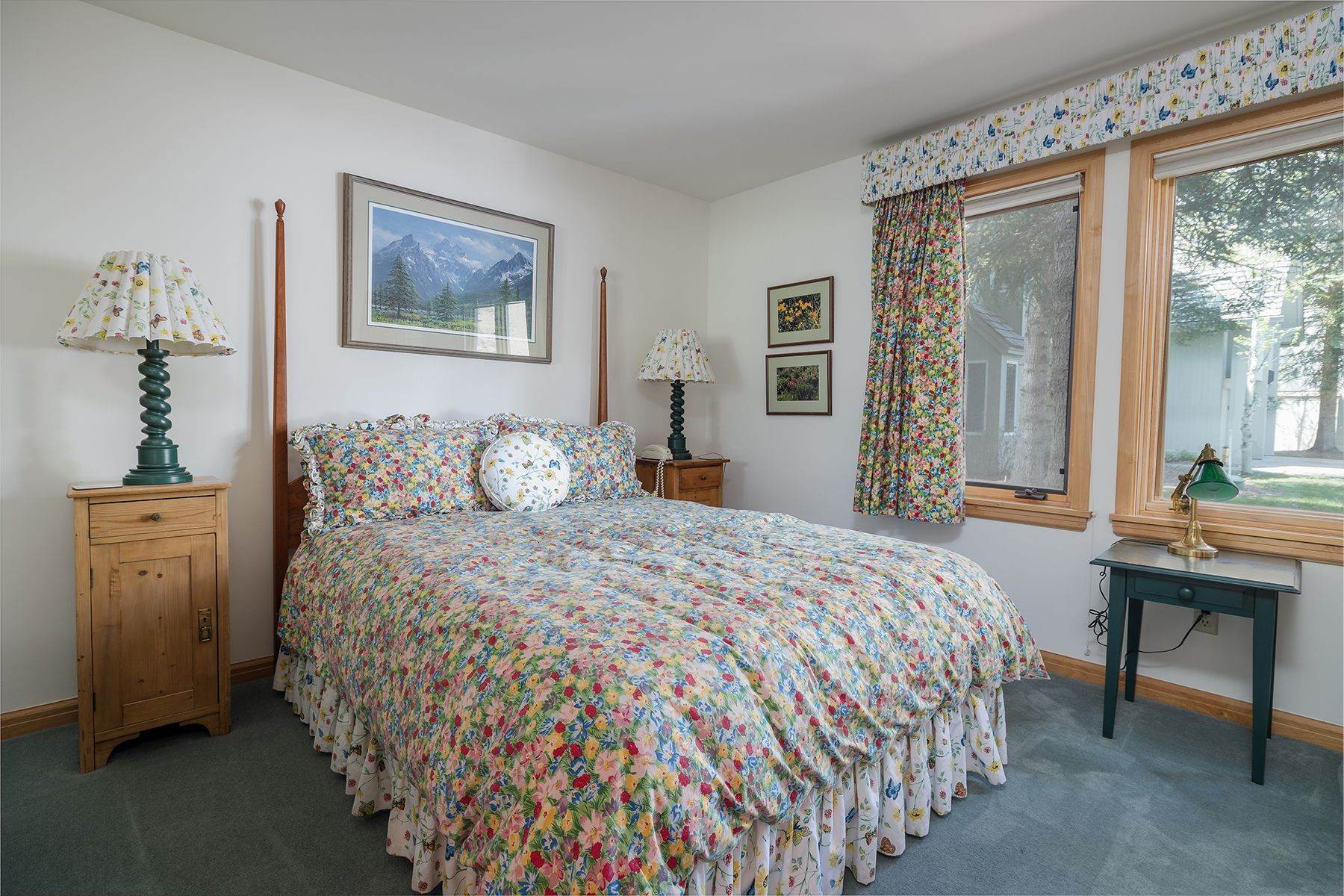 19. Single Family Homes for Sale at Southern Perimeter in Teton Pines 2920 N Alder Wood Lane Wilson, Wyoming 83014 United States