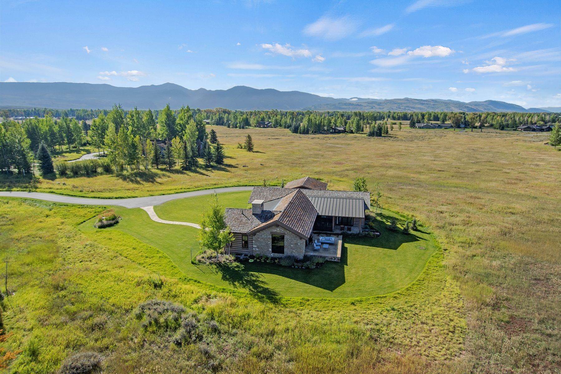 11. Single Family Homes for Sale at East Oatgrass Road 320 E Oatgrass Road Jackson, Wyoming 83001 United States