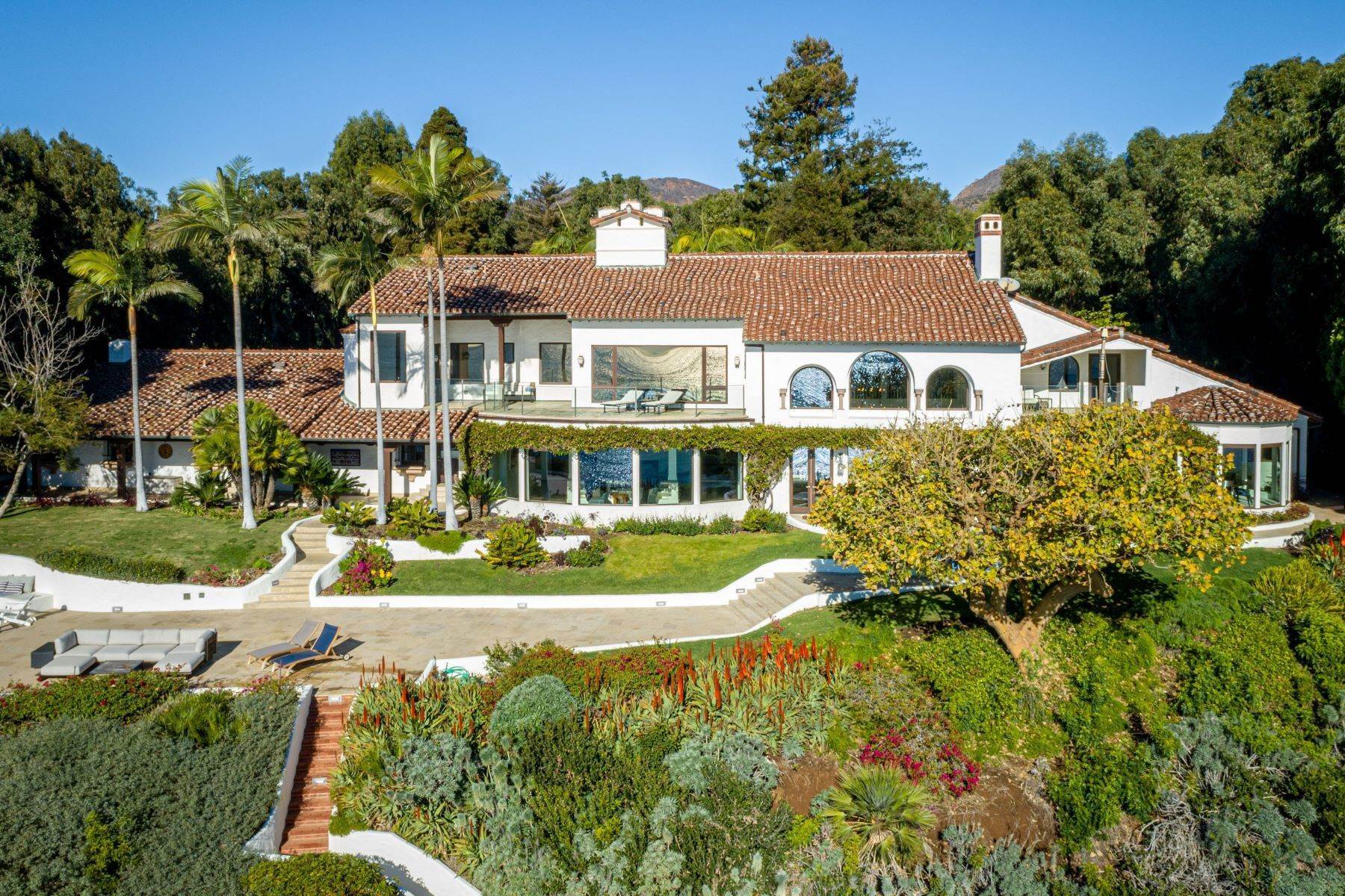 38. Single Family Homes for Sale at Malibu Ocean Estate 28060 Sea Drive Malibu, California 90265 United States