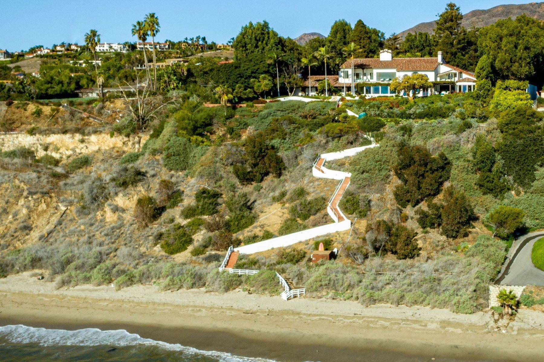 40. Single Family Homes for Sale at Malibu Ocean Estate 28060 Sea Drive Malibu, California 90265 United States