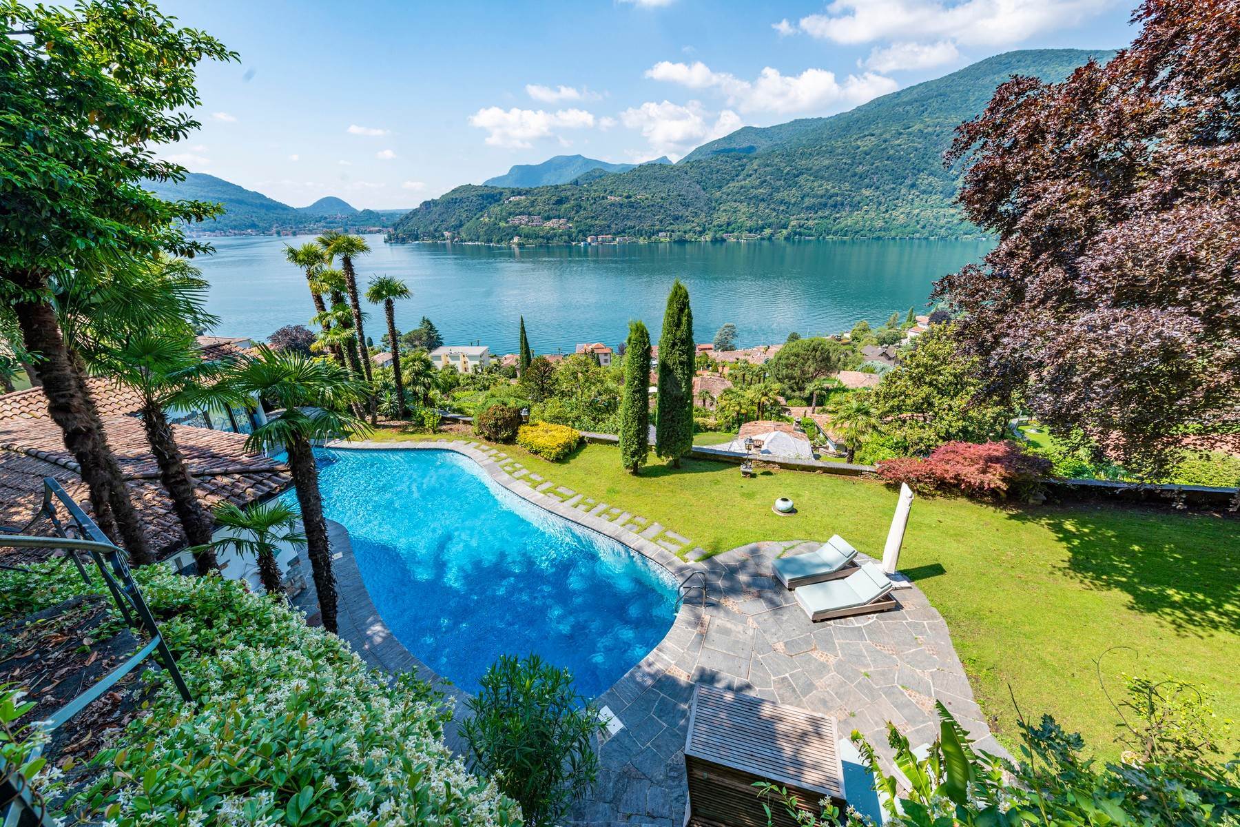 Single Family Homes for Sale at Villa La Sorgente: beautiful property with two boat houses Morcote Morcote, Ticino 6922 Switzerland